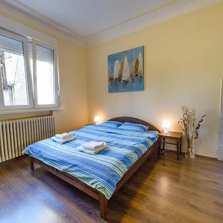 Parliament Apartament